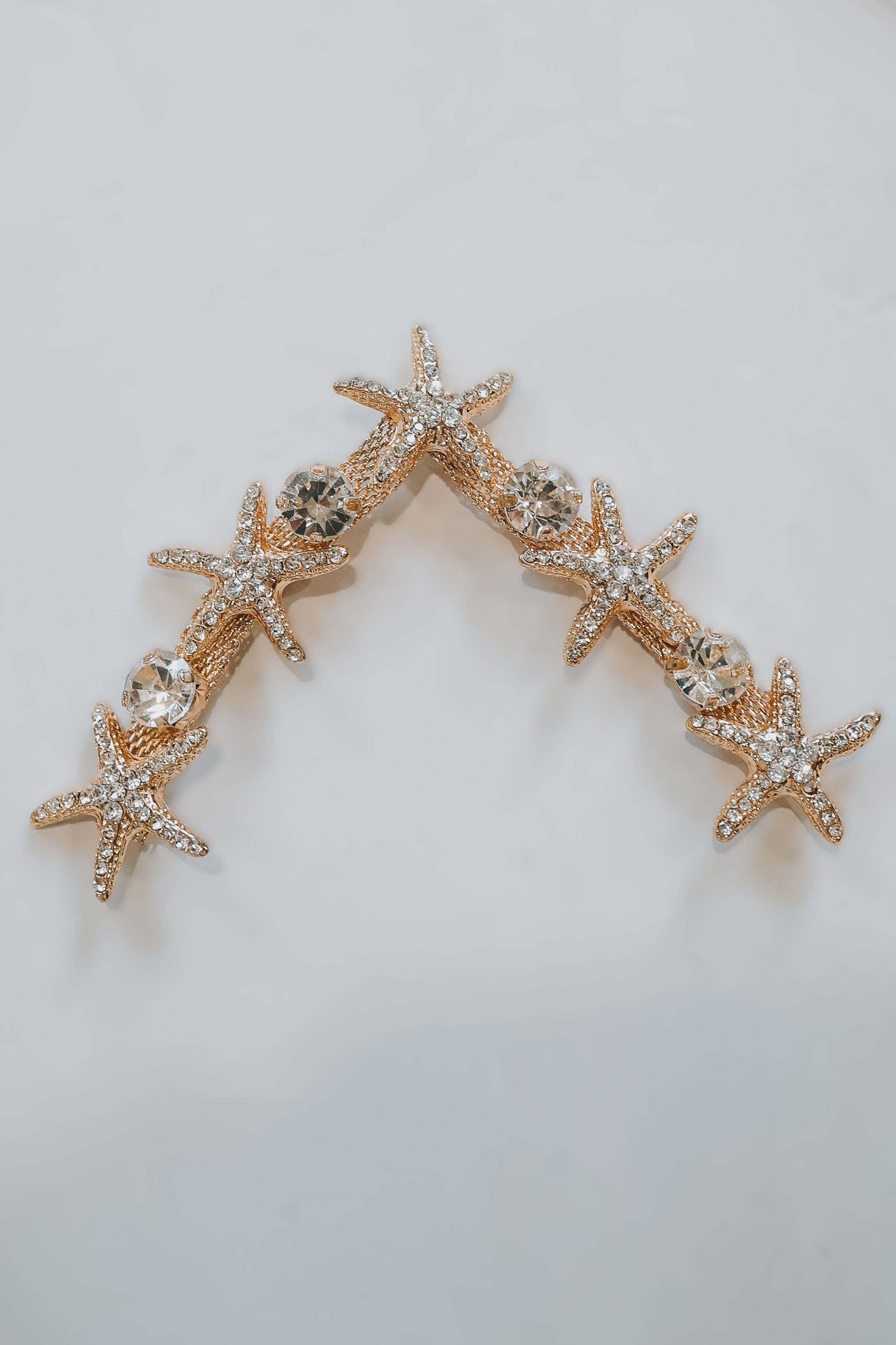 Starfish arch-shaped charm with rhinestones in gold