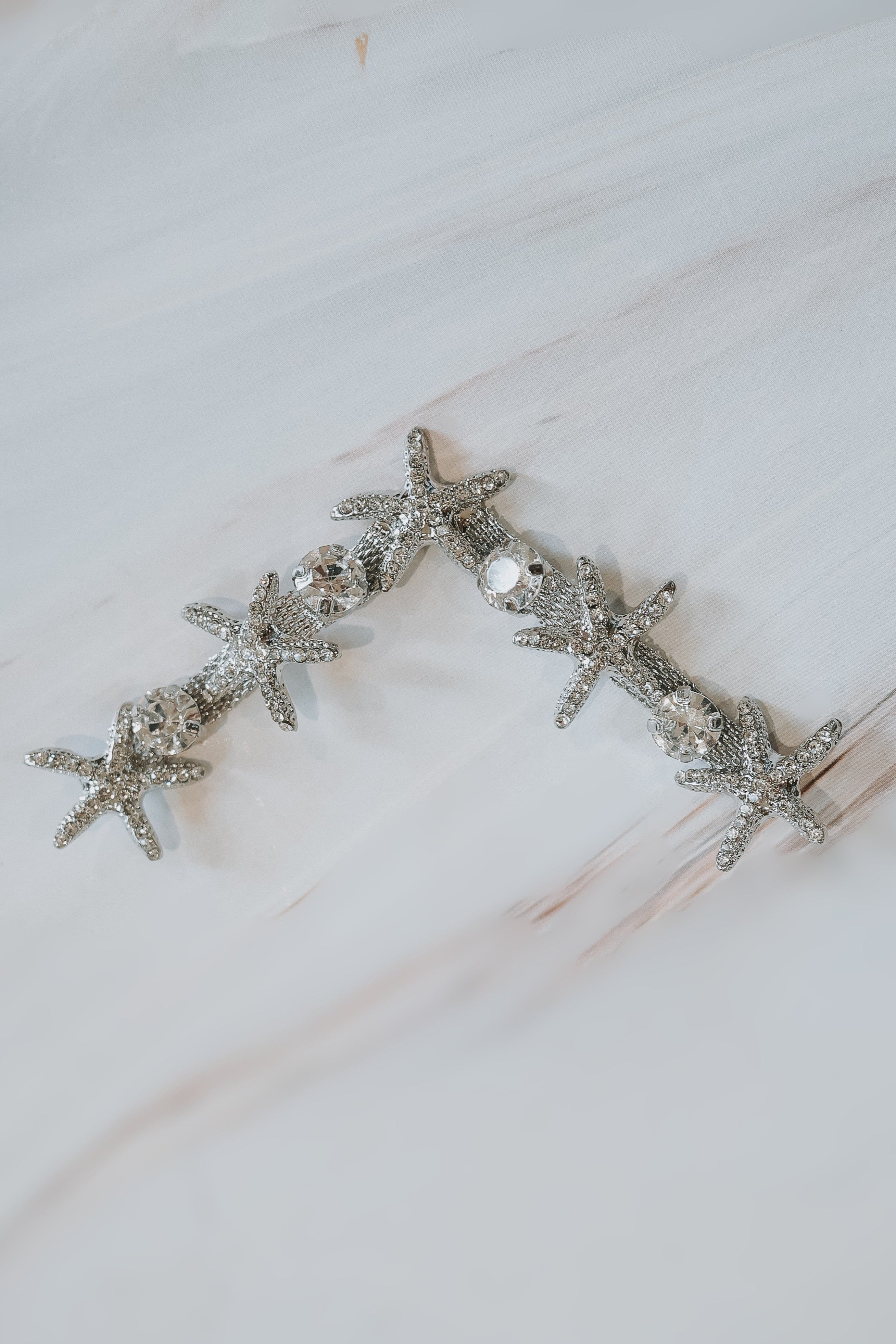 Starfish arch-shaped charm with rhinestones in silver